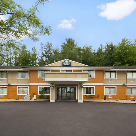 Days Inn & Suites By Wyndham Стивенс Пойнт Экстерьер фото