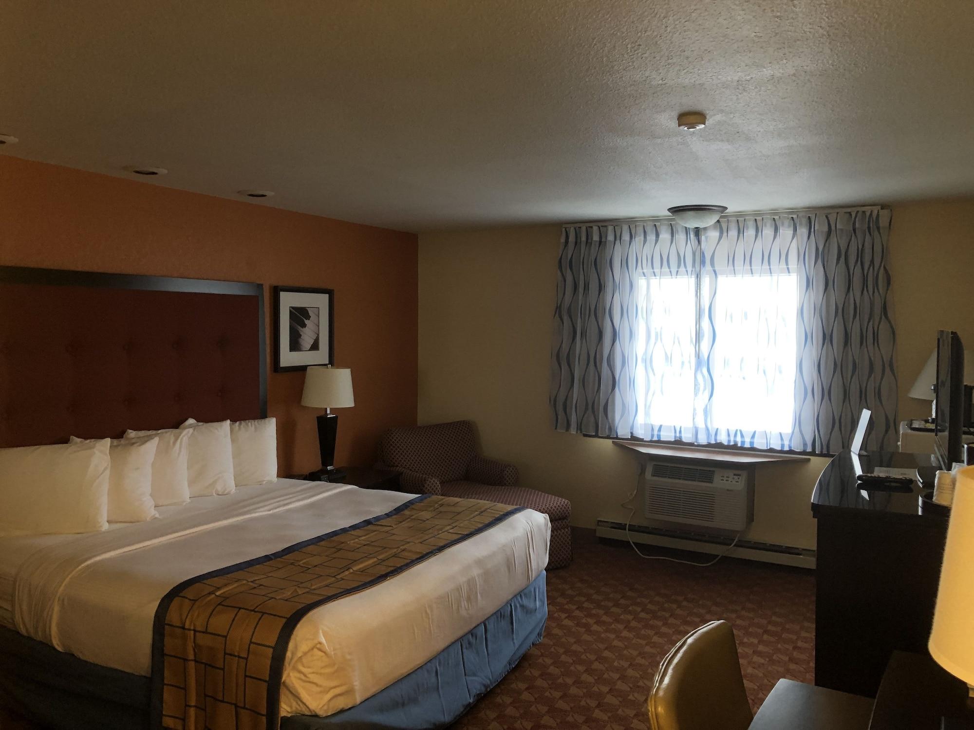 Days Inn & Suites By Wyndham Стивенс Пойнт Экстерьер фото