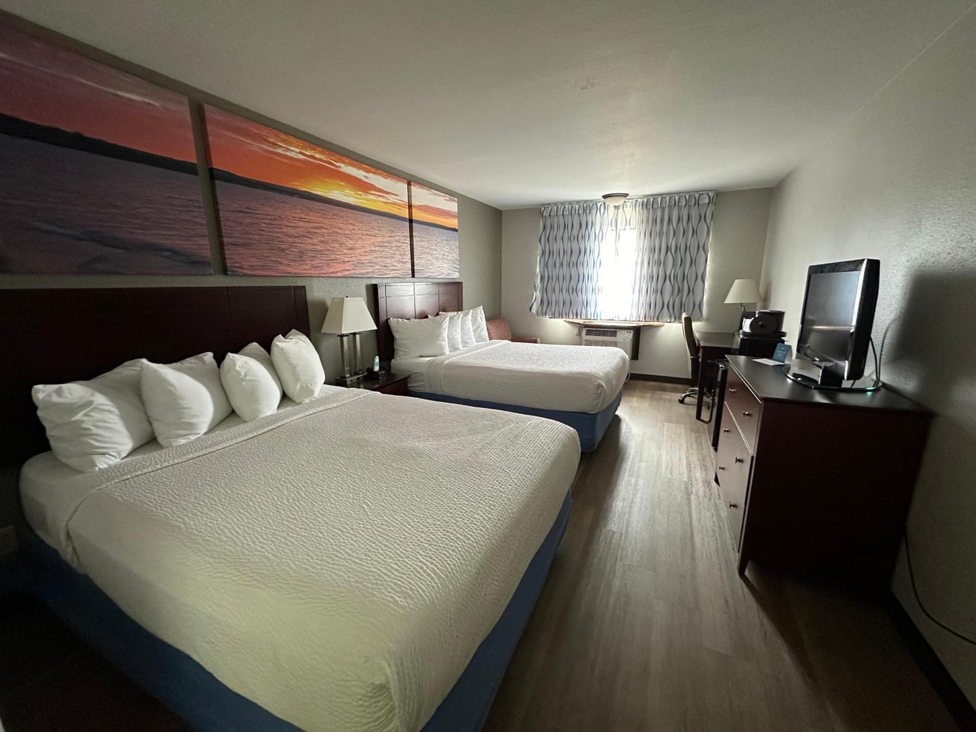 Days Inn & Suites By Wyndham Стивенс Пойнт Экстерьер фото