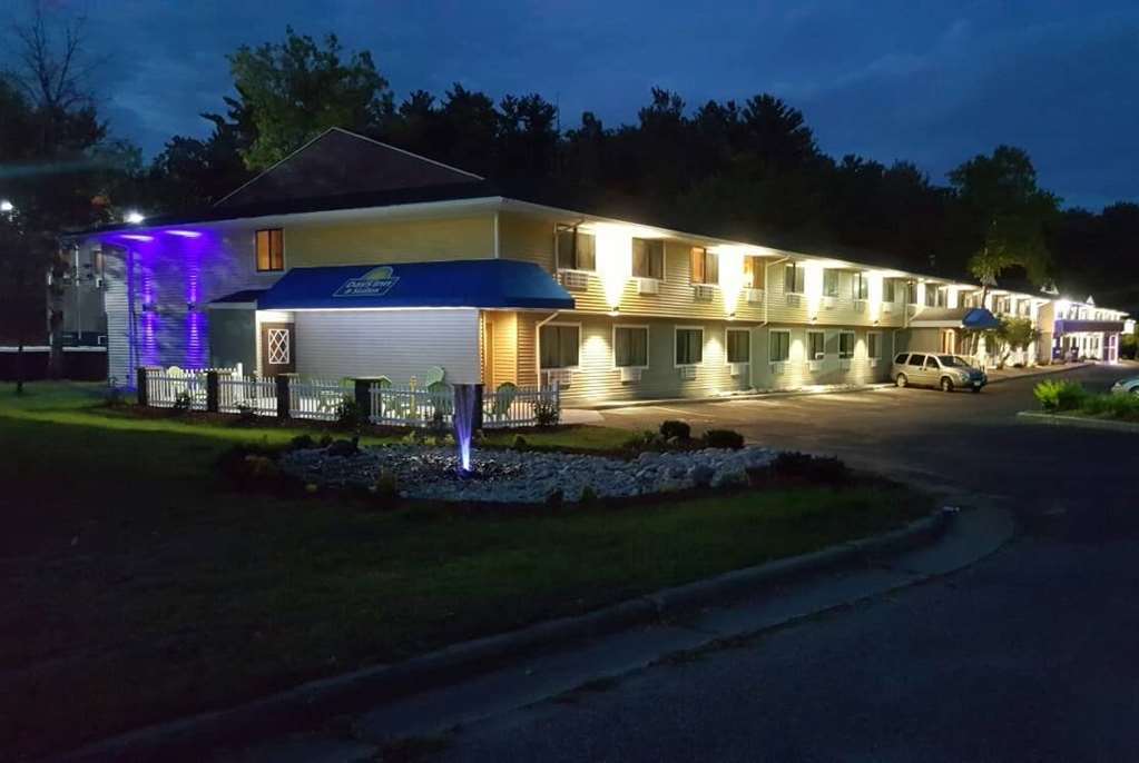 Days Inn & Suites By Wyndham Стивенс Пойнт Экстерьер фото
